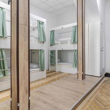 In Town Hostel Лвив Екстериор снимка