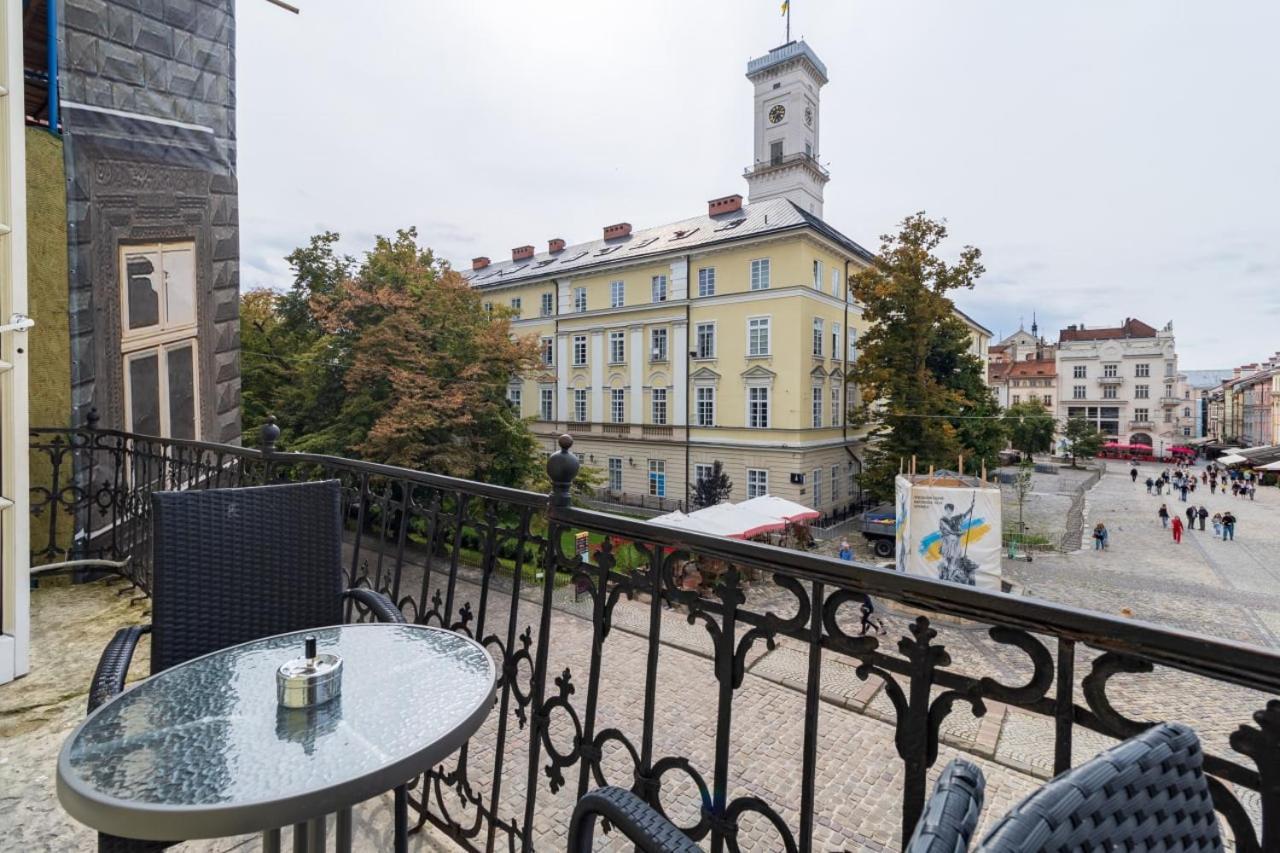 In Town Hostel Лвив Екстериор снимка