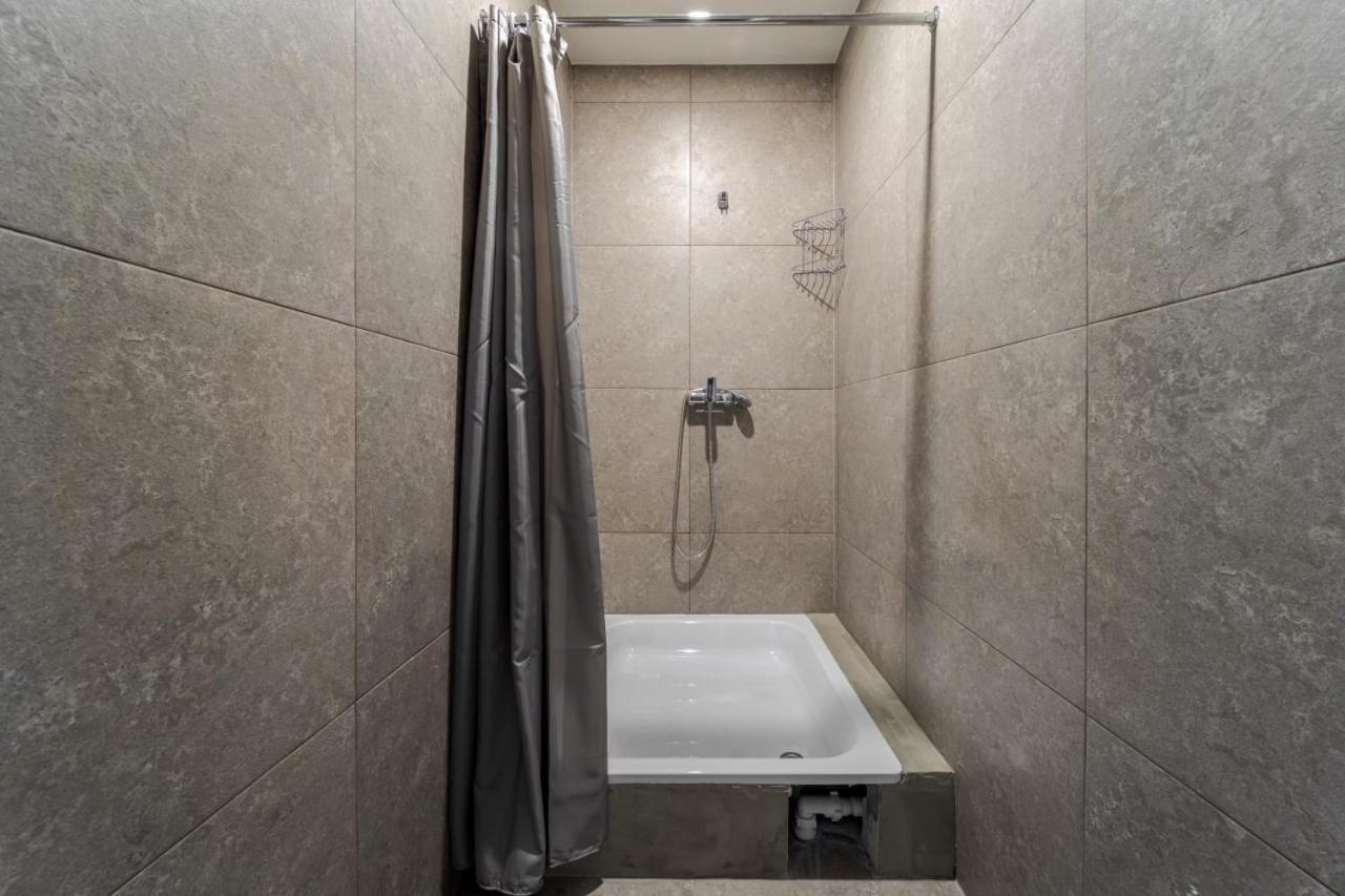 In Town Hostel Лвив Екстериор снимка
